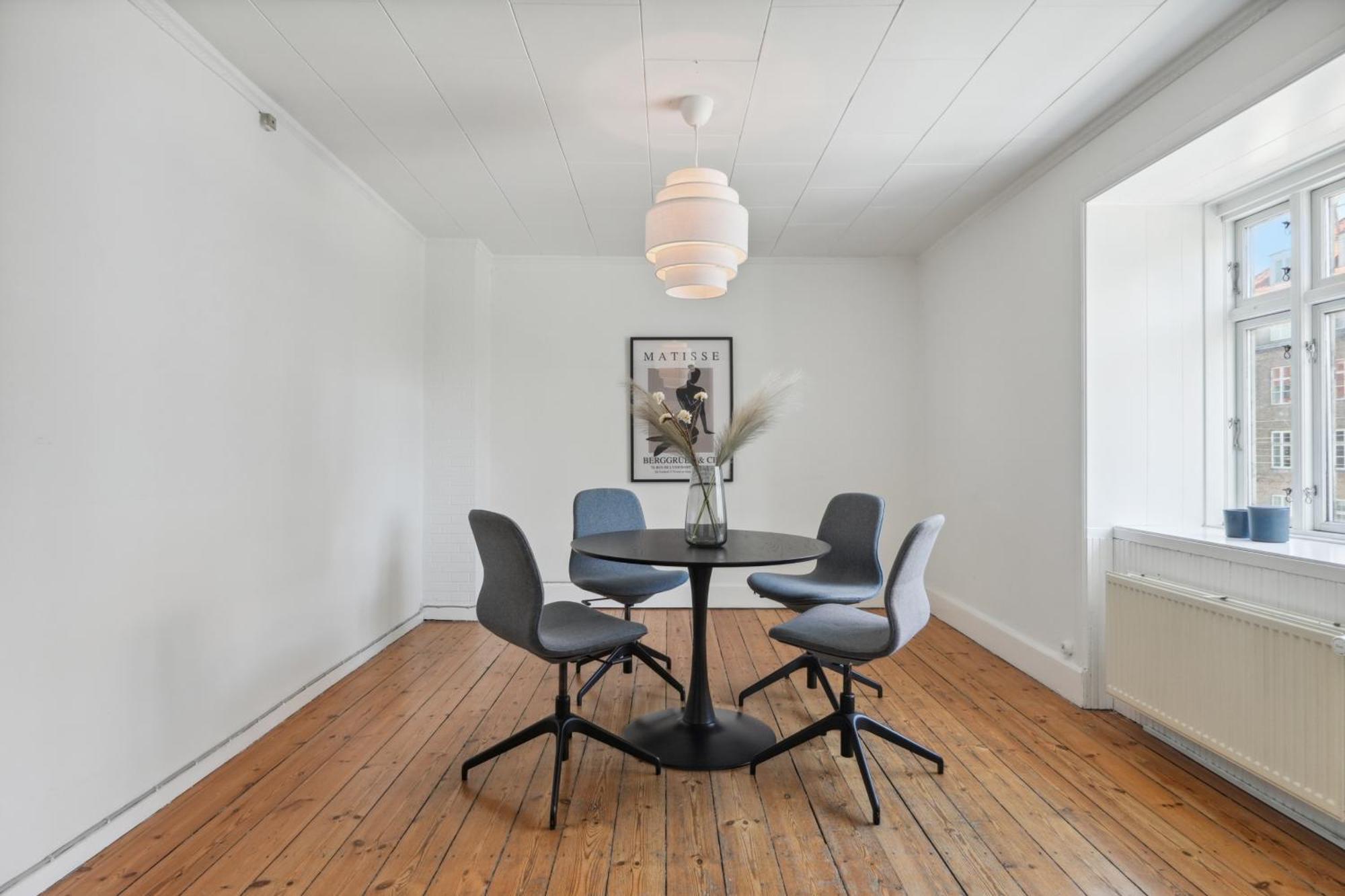 Apartment - 2br Sophisticated Urban Retreat Copenhagen